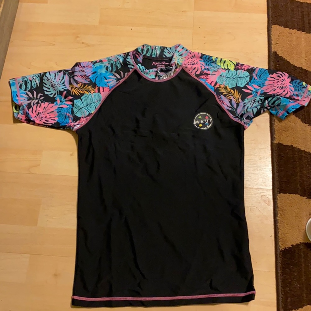 Used Women’s L Maui and Sons Rashguard